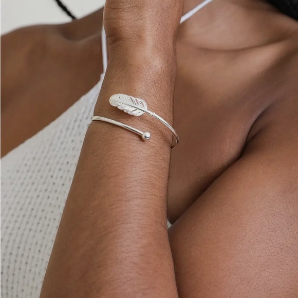 Gold Feather Minimal Cuff/Bangle Bracelet - Picture 5 of 8